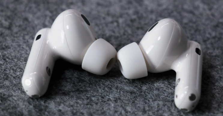 Bluetooth headset: a smart com